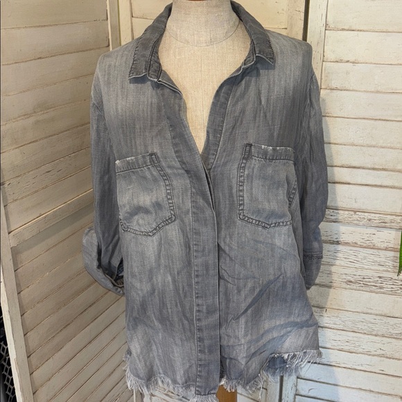 BELLA DAHL
FRAYED HEM SPLIT BACK TOP Medium NWT - Picture 4 of 8